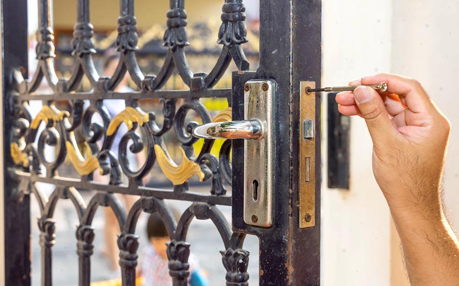 contactez un professionnel serrurier dépannage Martigues